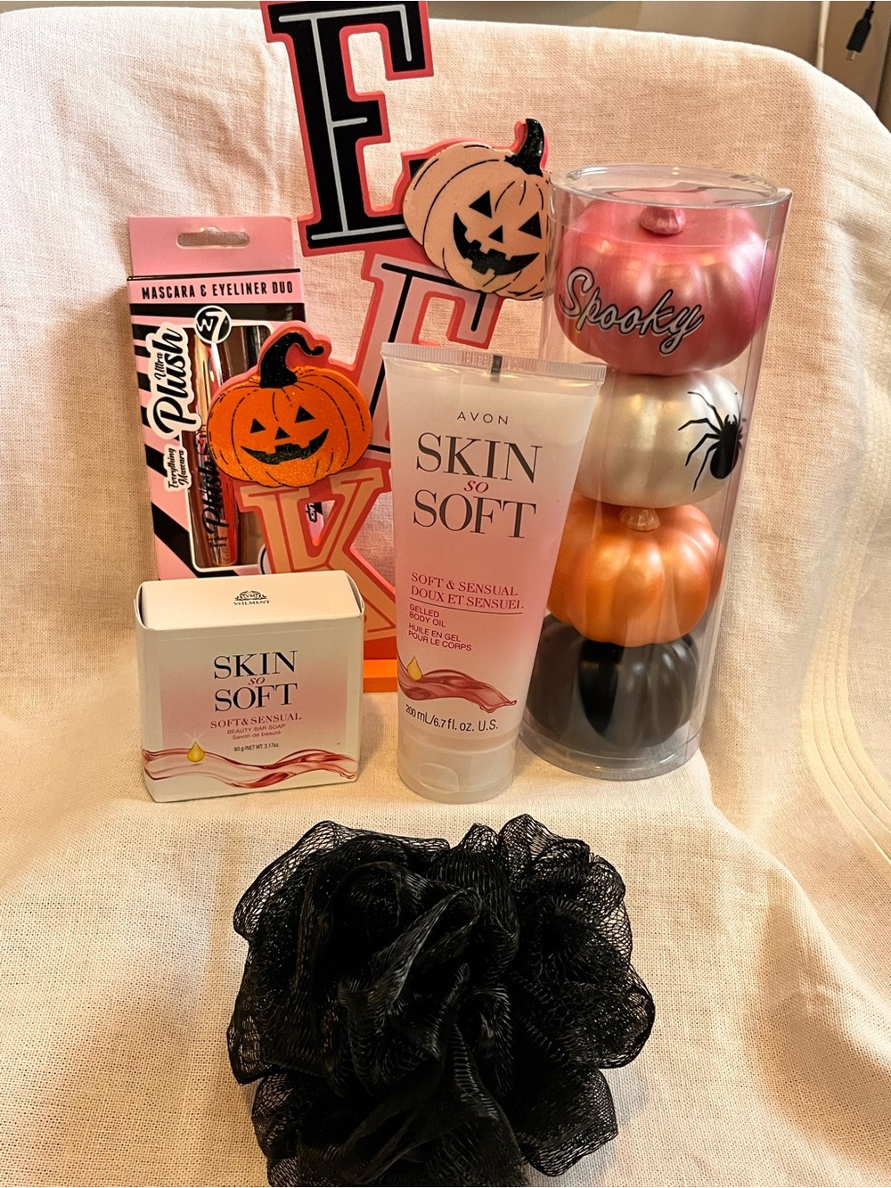 Avon Skin So Soft Pink Halloween Bath Gift Bundle